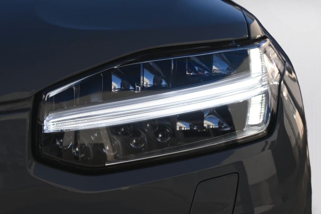 Volvo XC 90 T8 Recharge AWD Ultra Dark - foto 42
