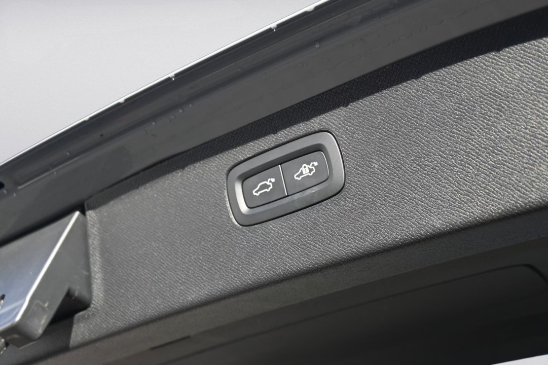 Volvo XC 90 T8 Recharge AWD Ultra Dark - foto 43