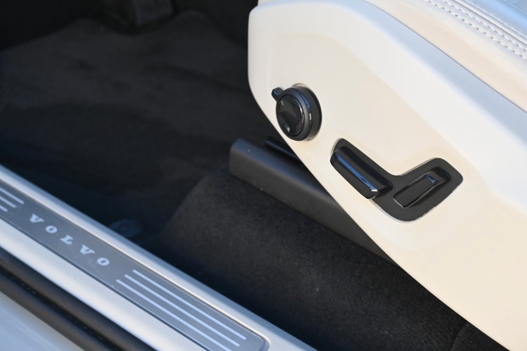 Volvo XC 90 T8 Recharge AWD Ultra Dark - foto 34