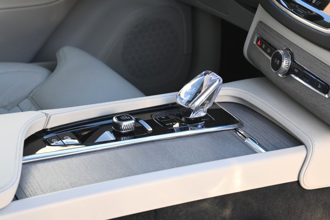 Volvo XC 90 T8 Recharge AWD Ultra Dark - foto 30