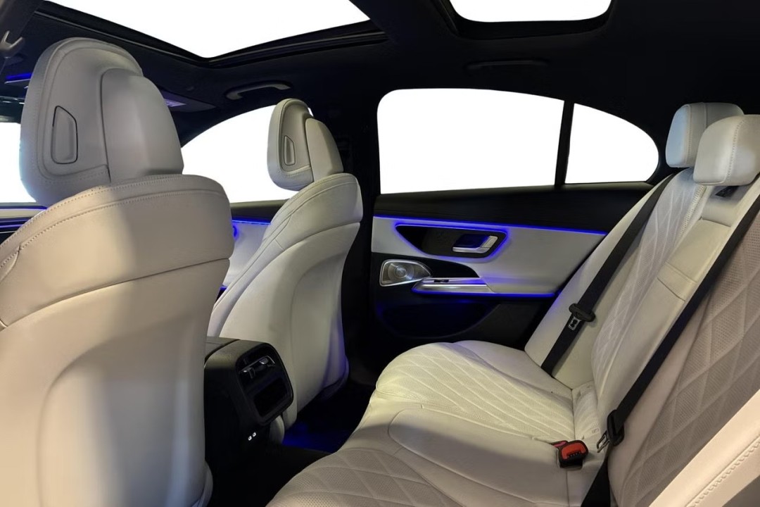 Mercedes-Benz E 300de 4MATIC AMG Line - foto 18