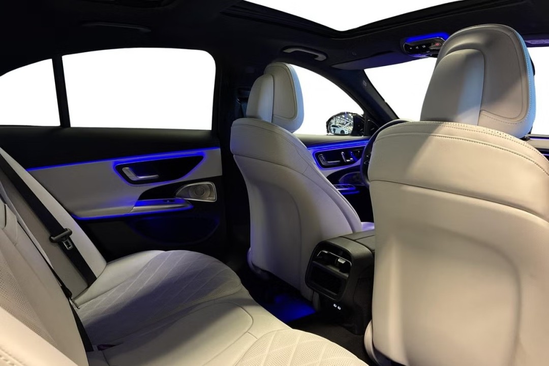 Mercedes-Benz E 300de 4MATIC AMG Line - foto 17