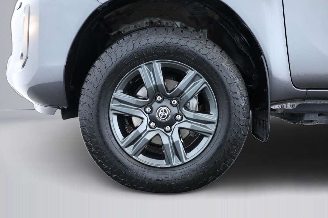Toyota Hilux Double Cab 2.8 Comfort - foto 28