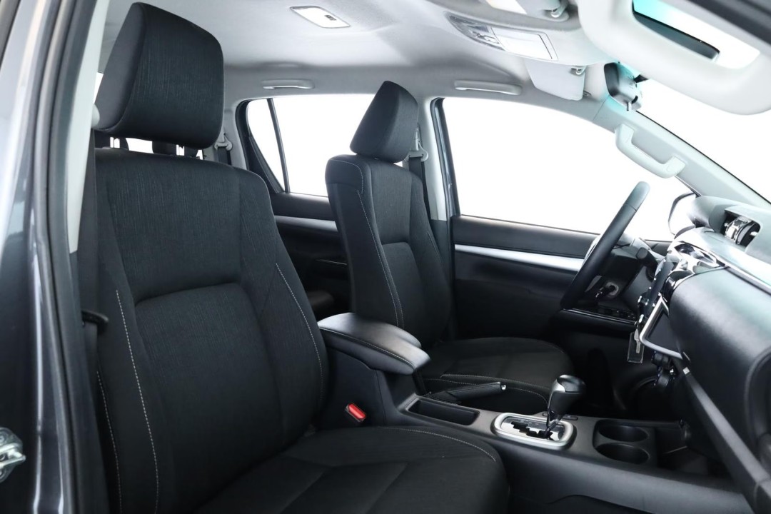 Toyota Hilux Double Cab 2.8 Comfort - foto 13