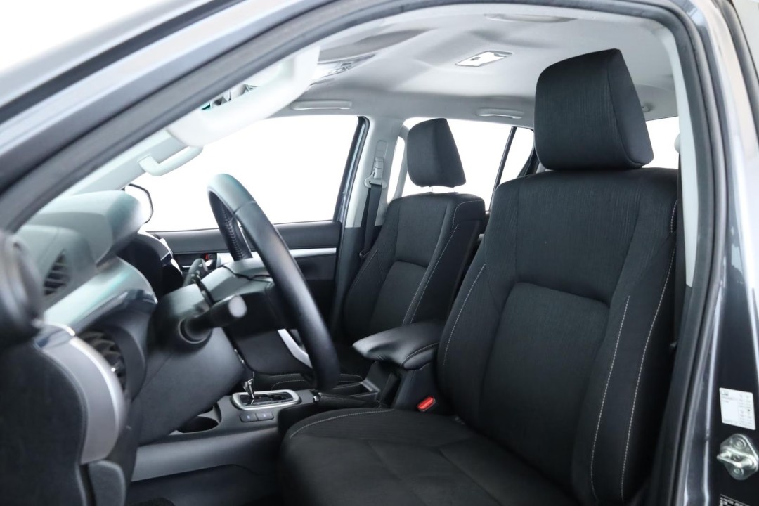 Toyota Hilux Double Cab 2.8 Comfort - foto 12