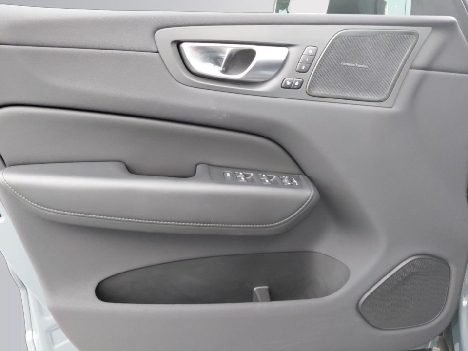 Volvo XC 60 T8 Recharge AWD Ultimate Dark - foto 14