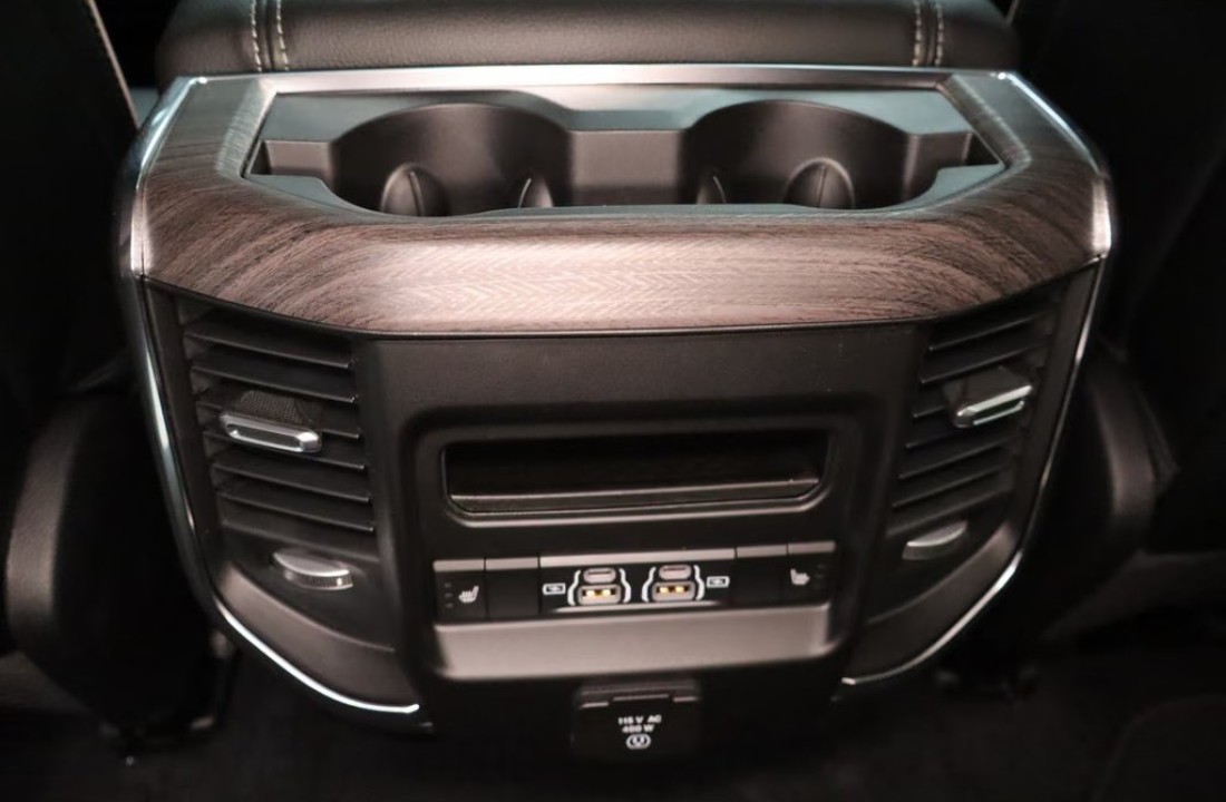Dodge RAM 1500 Laramie - foto 13
