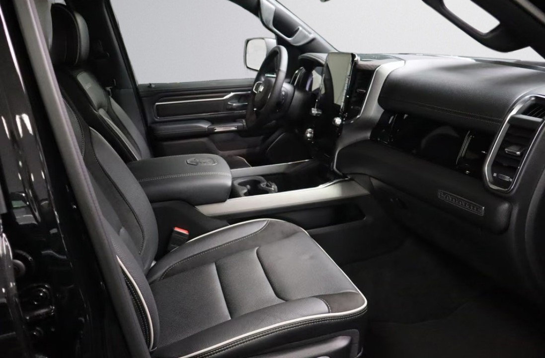 Dodge RAM 1500 Laramie - foto 8