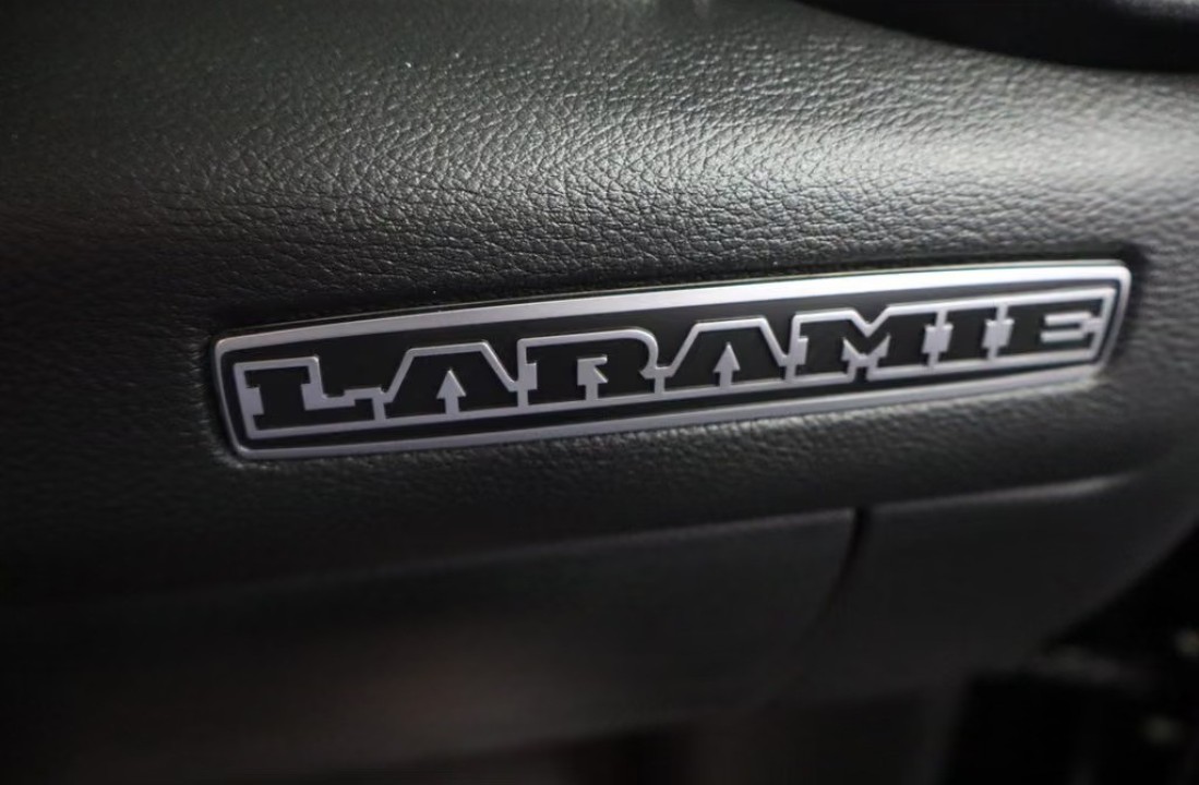 Dodge RAM 1500 Laramie - foto 23