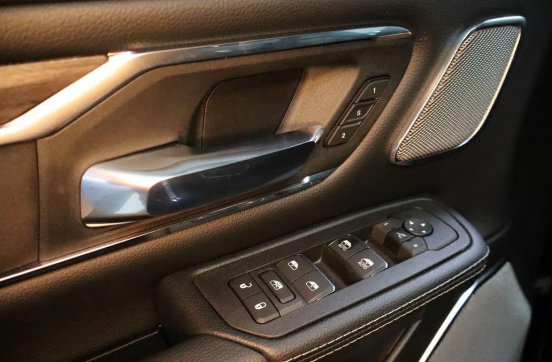 Dodge RAM 1500 Laramie - foto 14