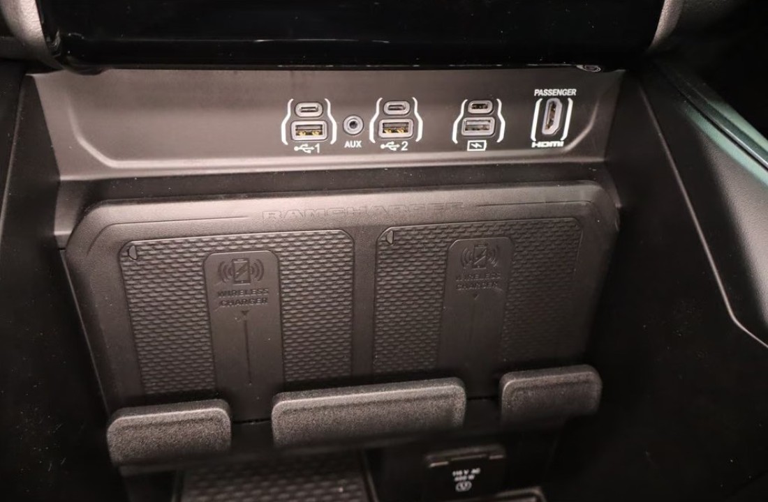 Dodge RAM 1500 Laramie - foto 12
