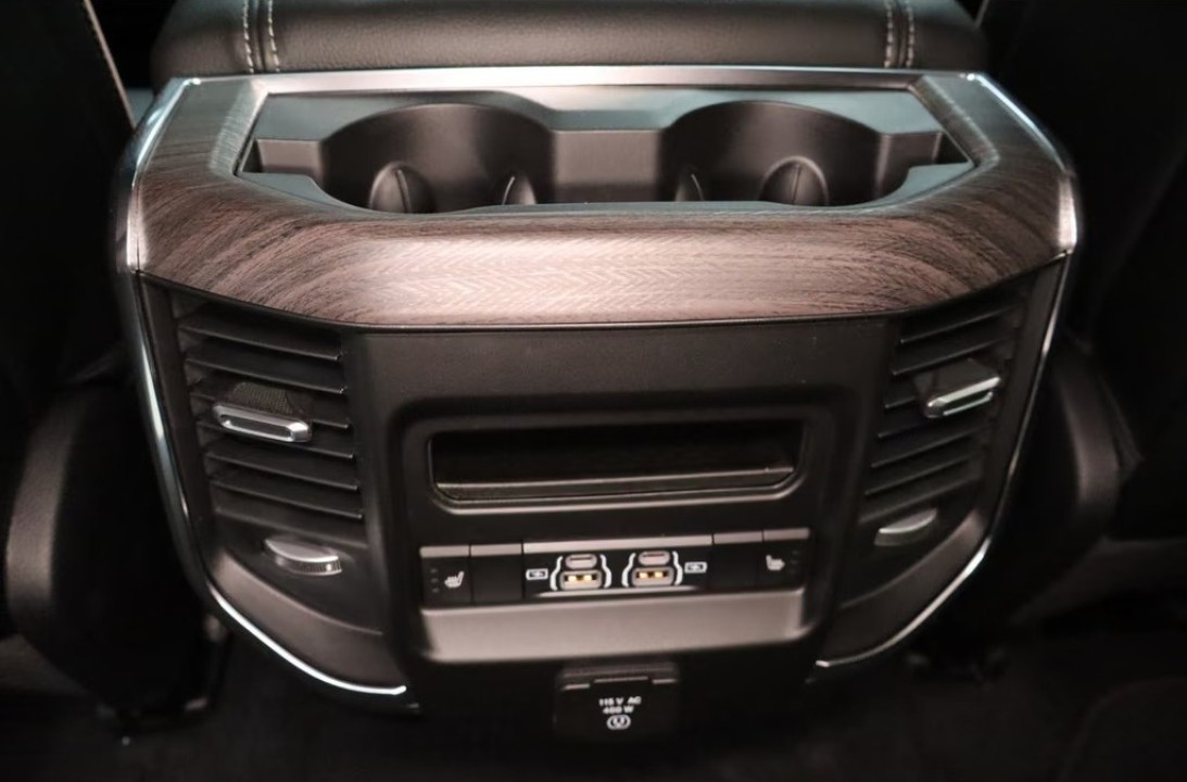 Dodge RAM 1500 Laramie - foto 28
