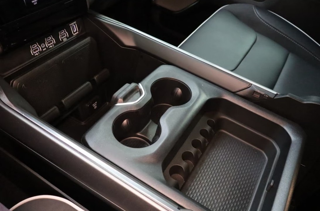 Dodge RAM 1500 Laramie - foto 16