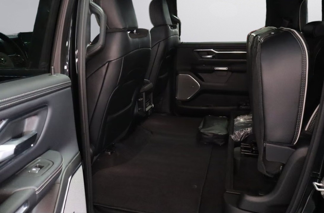 Dodge RAM 1500 Laramie - foto 31