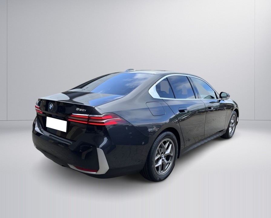 BMW Seria 5 520i (4)
