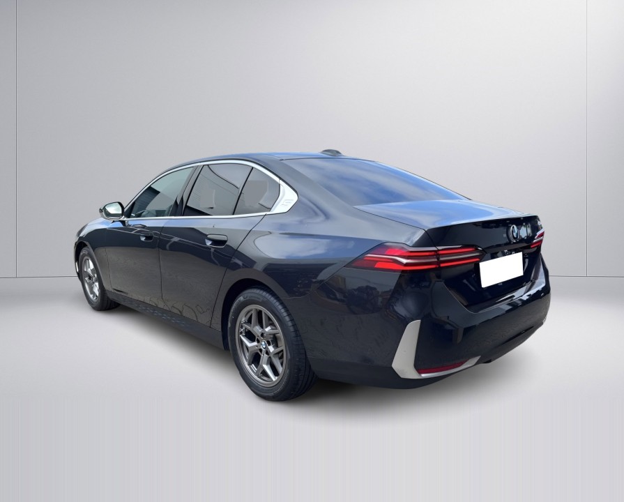 BMW Seria 5 520i (5)