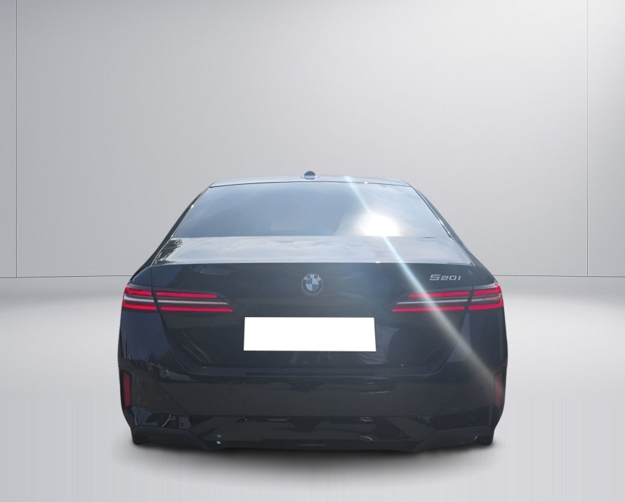 BMW Seria 5 520i M-Sport (4)