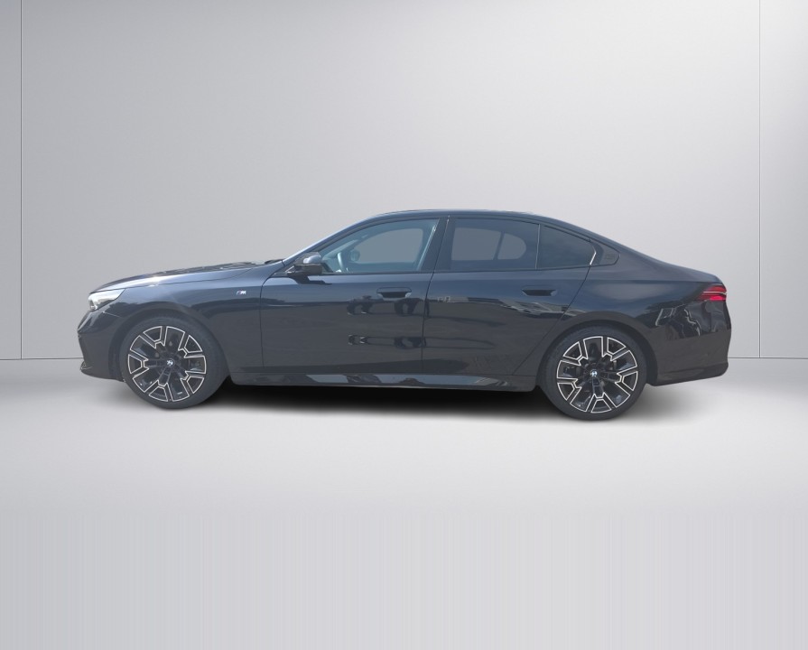 BMW Seria 5 520i M-Sport (3)