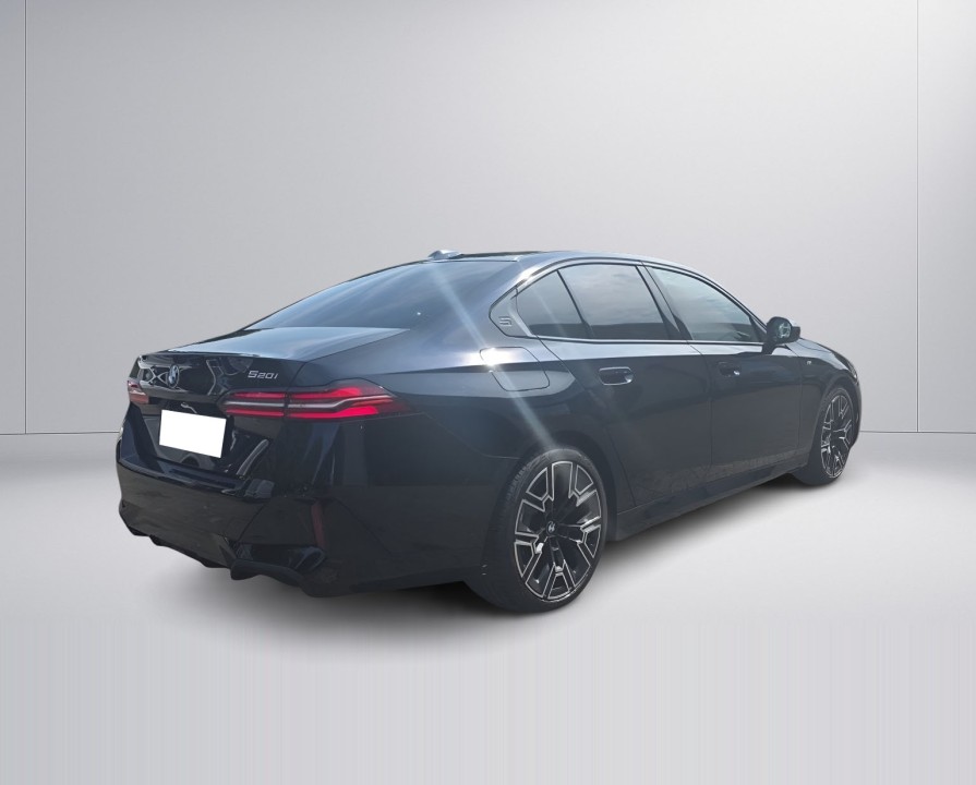 BMW Seria 5 520i M-Sport (5)