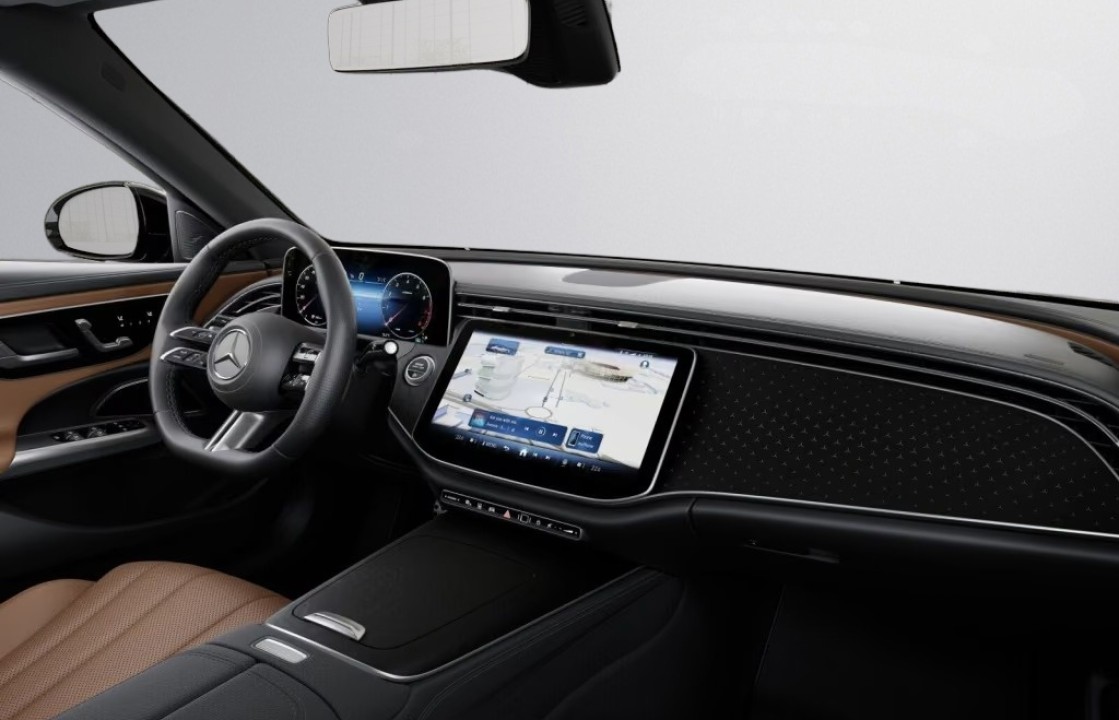 Mercedes-Benz E 200 4MATIC AMG Line - foto 9