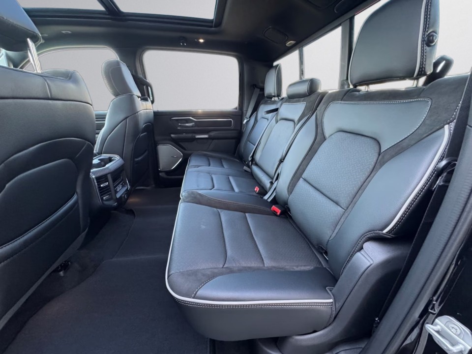 Dodge RAM 1500 Laramie - foto 17