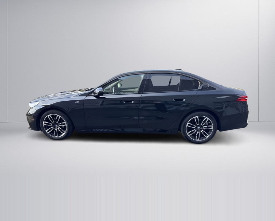BMW Seria 5 540d xDrive M-Sport (3)