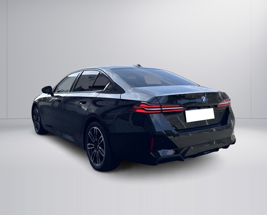 BMW Seria 5 540d xDrive M-Sport (4)