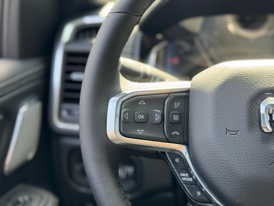 Dodge RAM 1500 Laramie - foto 17
