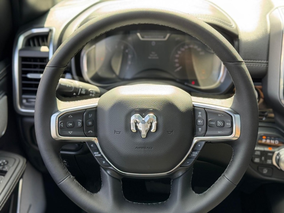 Dodge RAM 1500 Laramie - foto 11