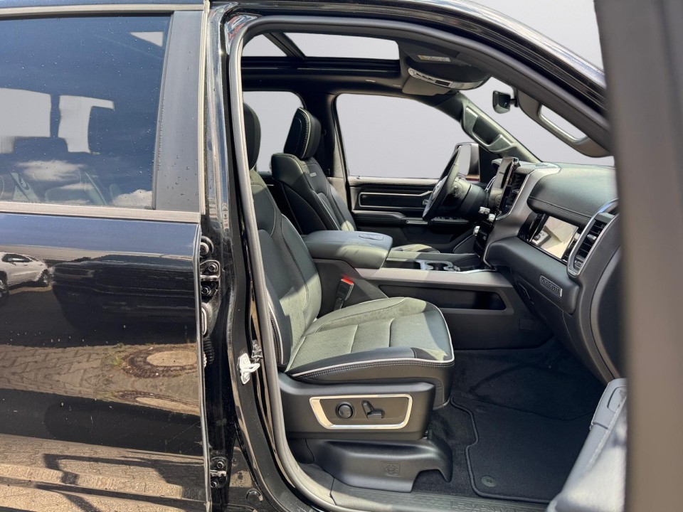 Dodge RAM 1500 Laramie - foto 15