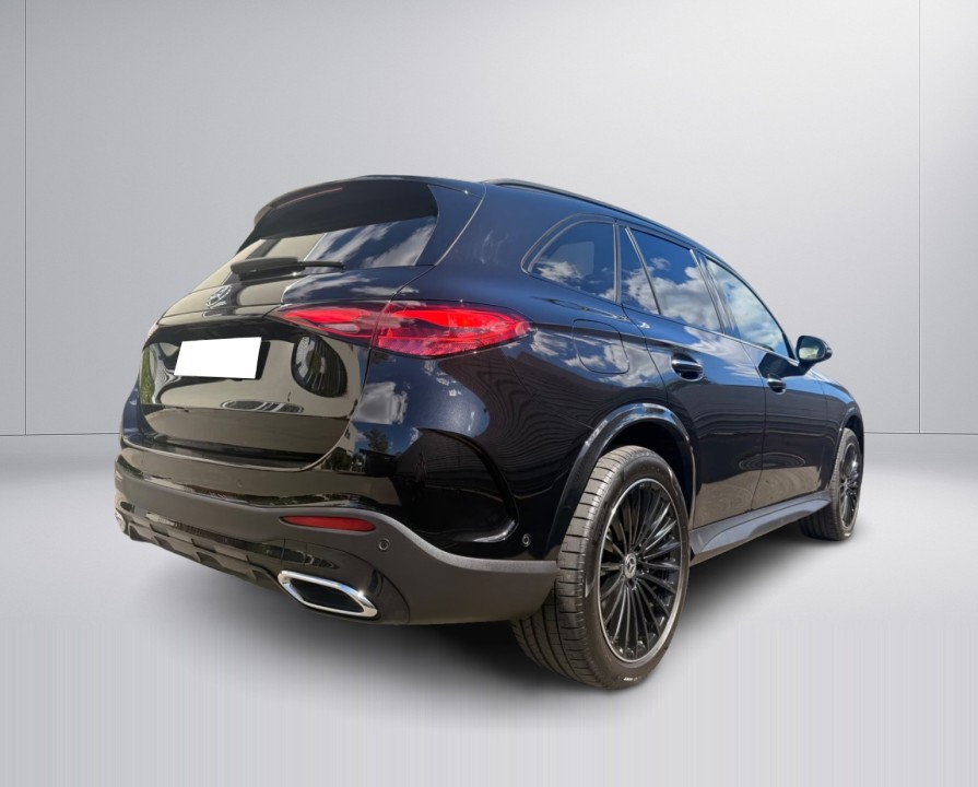 Mercedes-Benz GLC 300e 4MATIC AMG Line (2)