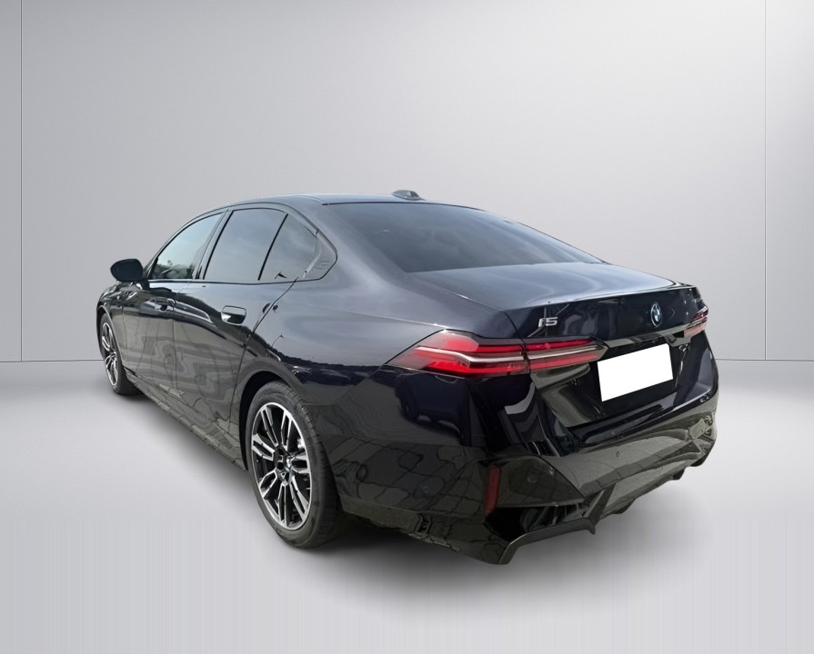 BMW i5 eDrive40 M-Sport (4)