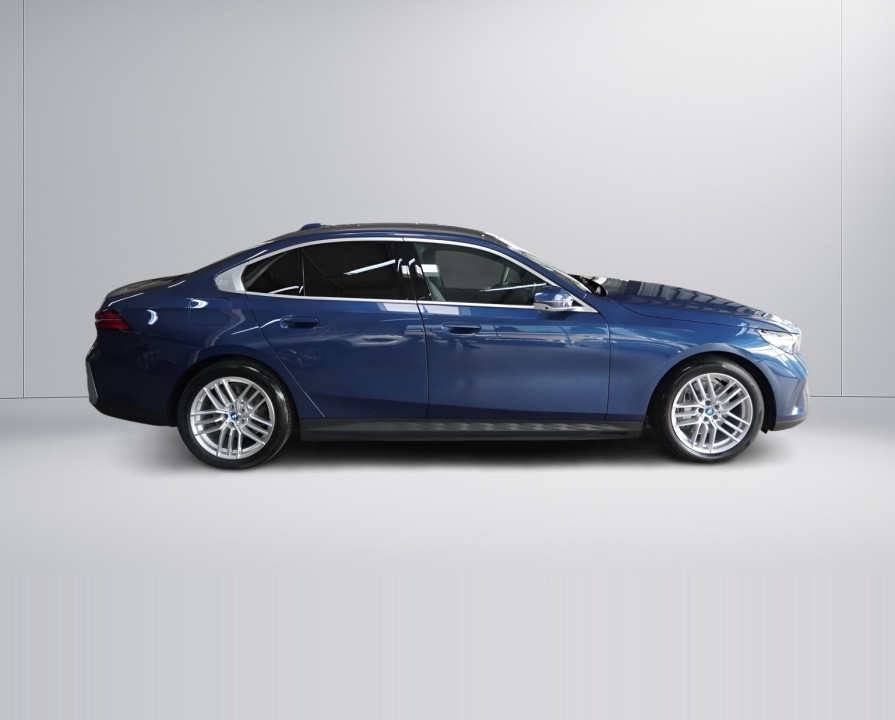 BMW i5 eDrive40 (2)