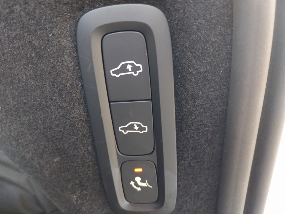 Volvo XC 90 T8 Recharge AWD Ultimate Dark - foto 12