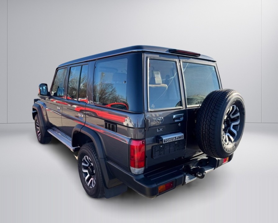 Toyota Land Cruiser GDJ 76 LX (3)