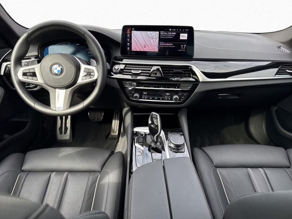 BMW Seria 5 540i xDrive M-Sport (5)