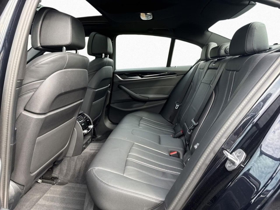 BMW Seria 5 540i xDrive M-Sport - foto 9