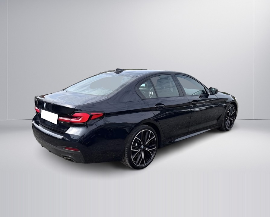 BMW Seria 5 540i xDrive M-Sport (2)