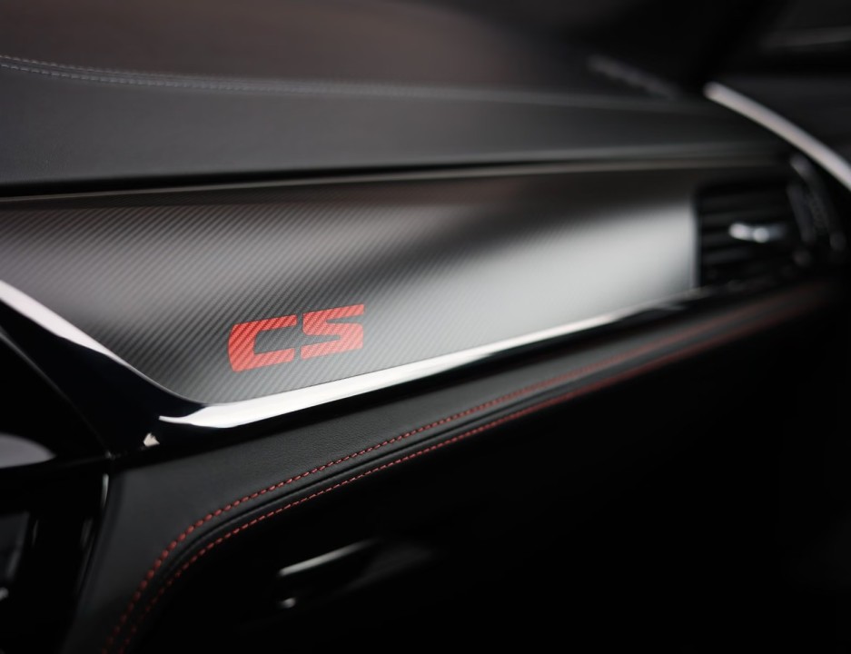 BMW M5 CS - foto 18