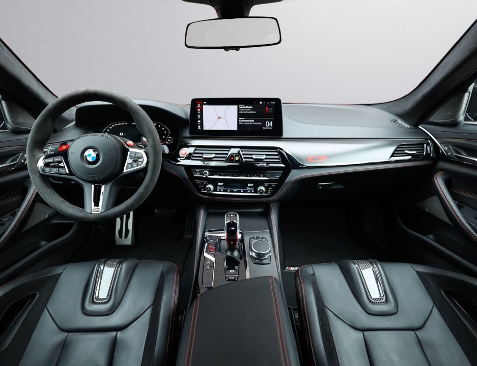 BMW M5 CS - foto 13