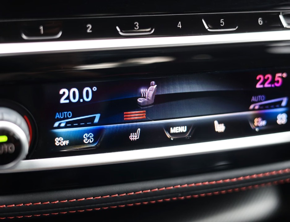 BMW M5 CS - foto 19
