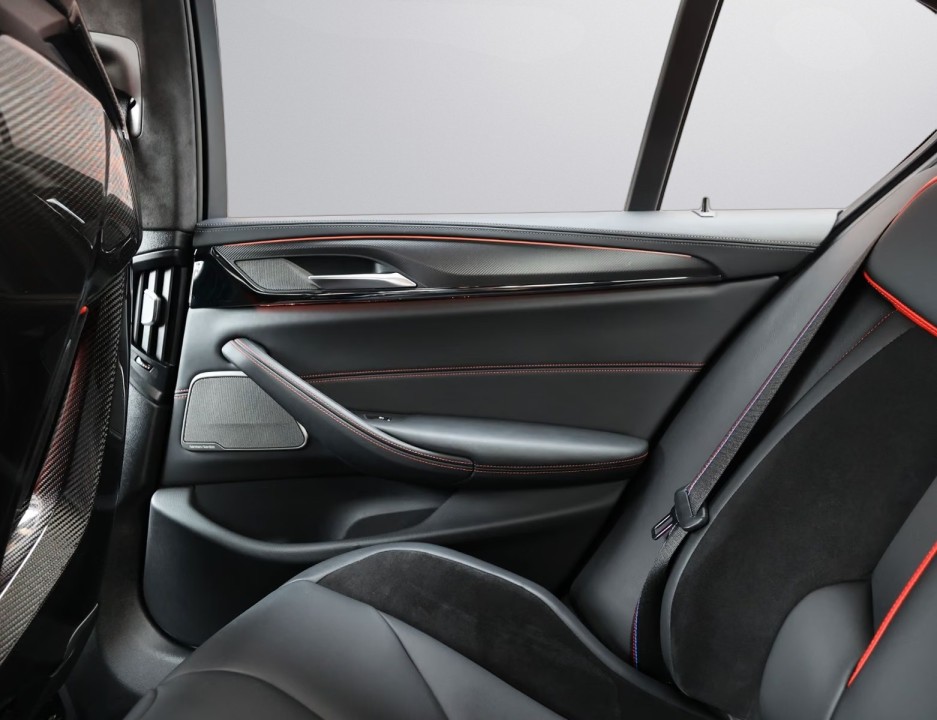 BMW M5 CS - foto 12