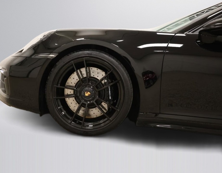 Porsche 911 Carrera 4 GTS - foto 19