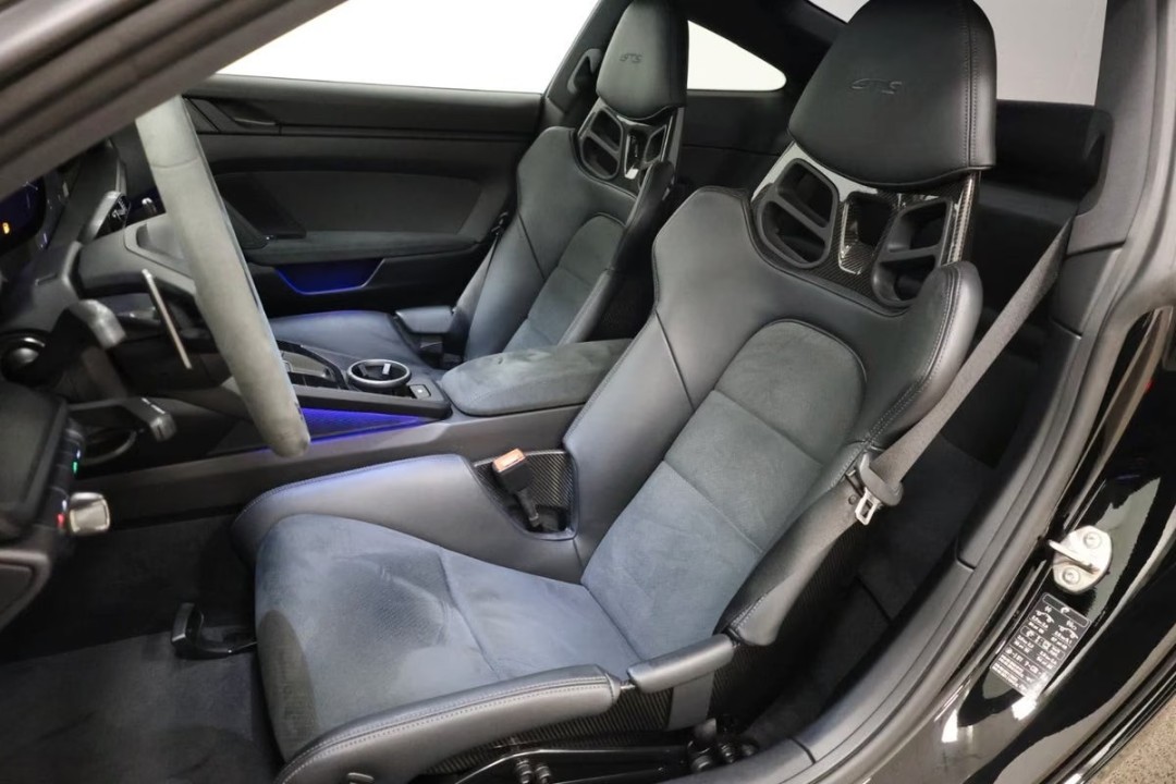 Porsche 911 Carrera 4 GTS (5)