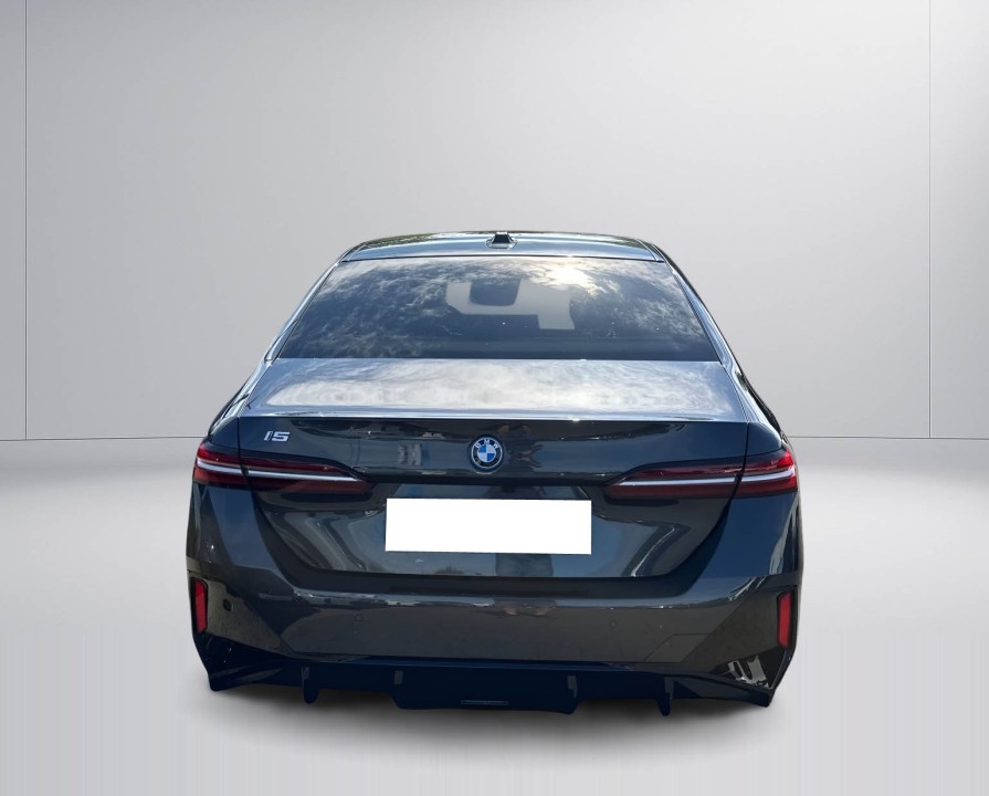 BMW i5 2024 — imagine 5