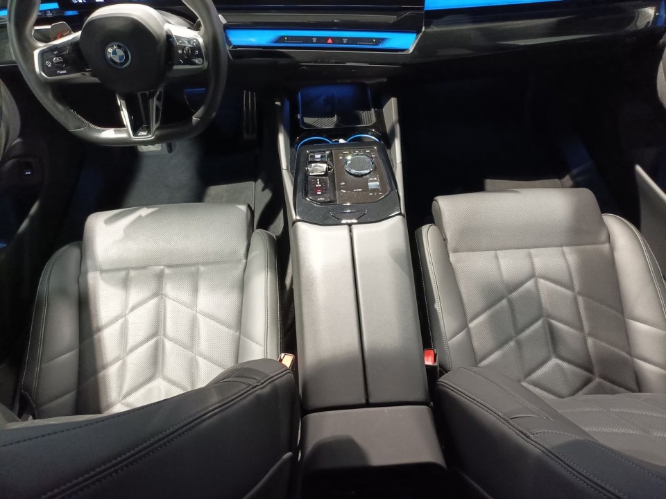 BMW i5 M60 - foto 9