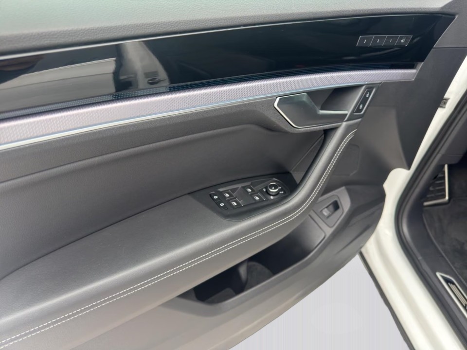 VOLKSWAGEN Touareg 2022 — imagine 17
