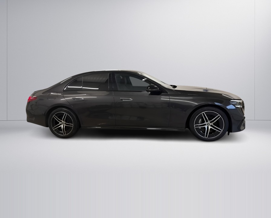 Mercedes-Benz E 220d 4MATIC AMG Line (2)