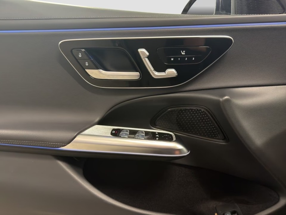 Mercedes-Benz E 220d 4MATIC AMG Line - foto 18