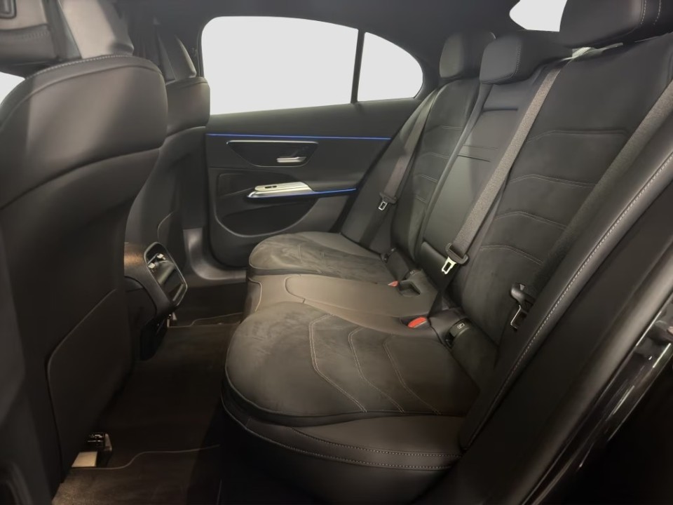 Mercedes-Benz E 220d 4MATIC AMG Line - foto 17